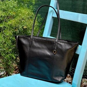 HOBO Kingston Small, zip closure.Old English Brass Hardware, Sandlewood Lining.